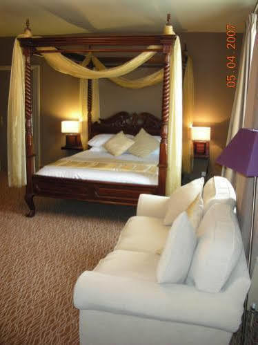 The White House Hotel Telford Exterior foto